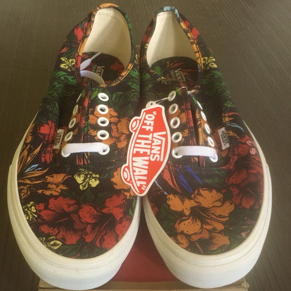 NWT Vans Triple Crown Hibiscus Sneaker